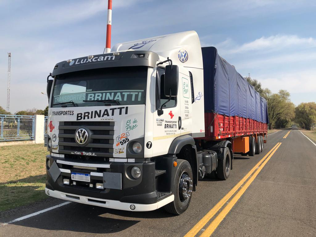 Camion Transportes Brinatti